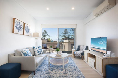 MadeComfy Trendy Apartment On Dee Why Beach - Holiday Find 0