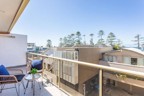 MadeComfy Trendy Apartment On Dee Why Beach - Holiday Find 1
