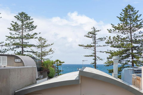 MadeComfy Trendy Apartment On Dee Why Beach - Holiday Find 2