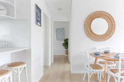 MadeComfy Trendy Apartment On Dee Why Beach - Holiday Find 3