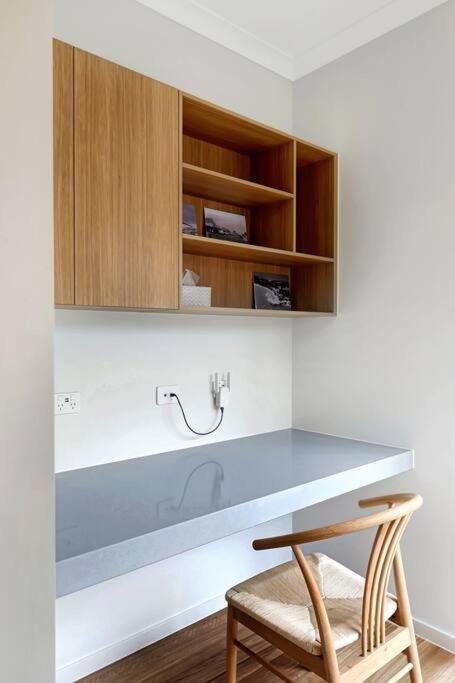 Madeley Family Getaway- Sleeping 8, Central, Aircon, Close To Shops, Beach, Parks, Spacious - Holiday Find 2