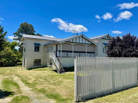 MAGNOLIA HOUSE ON THE CREEK - STANTHORPE - Holiday Find 0