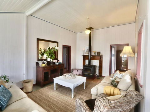 MAGNOLIA HOUSE ON THE CREEK - STANTHORPE - Holiday Find 1