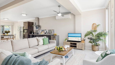 Magnolias - Holiday Find 1