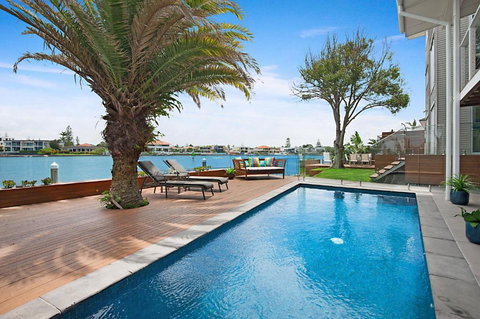 Main River Magic - Holiday Find 0