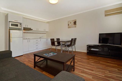 Mandurah Motel And Apartments - Holiday Find 3
