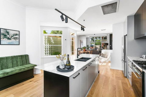 MANHATTAN STYLE 3 STORY LUXURY IN ST PETERS - Holiday Find 0