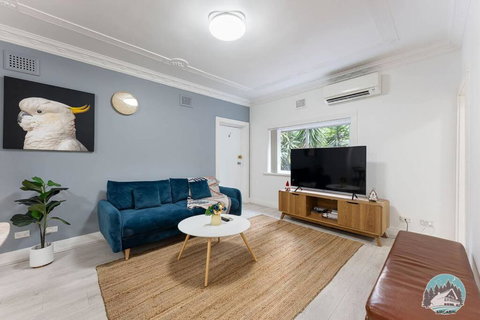 Manly Beachside 2-Bed Apartment In Spacious House - Holiday Find 1