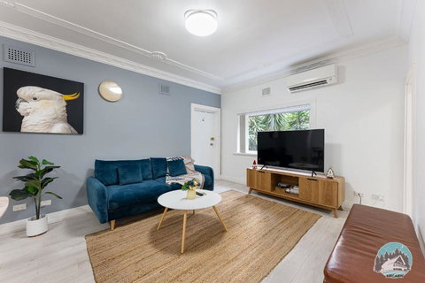 Manly Beachside 2-Bed Apartment In Spacious House - Holiday Find 0