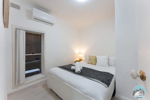 Manly Beachside 2-Bed Apartment In Spacious House - Holiday Find 3