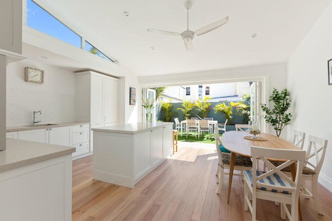 Manly Seaside Cottage - Holiday Find 0