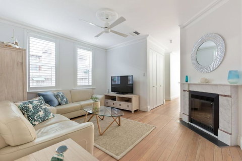 Manly Seaside Cottage - Holiday Find 1