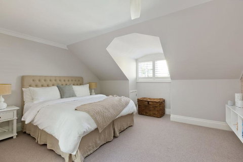 Manly Seaside Cottage - Holiday Find 2