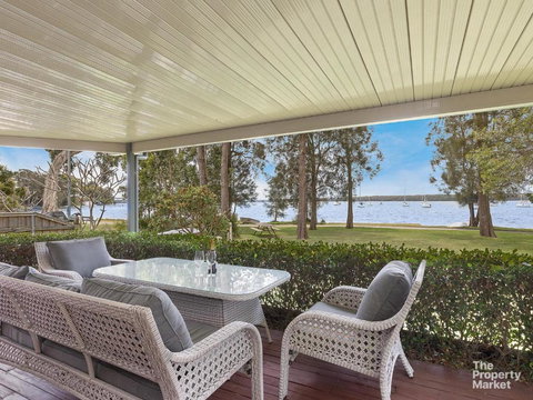 Mannering Lake House - Holiday Find 1