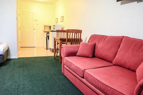 Maynestay Motel - Holiday Find 1