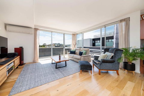 Melbourne Penthouse Apartment A Walk To Brighton Beach - Holiday Find 1
