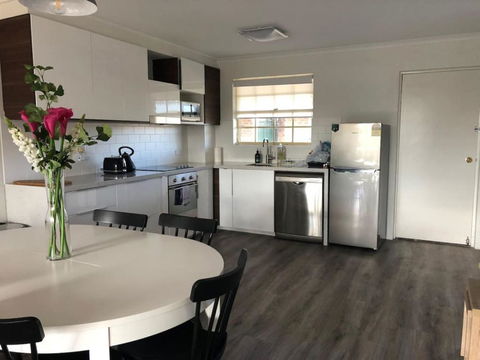 Modern 2BR Apartment With Parking - Holiday Find 2