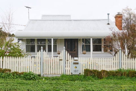 Miners Cottage Lancefield - Holiday Find 0