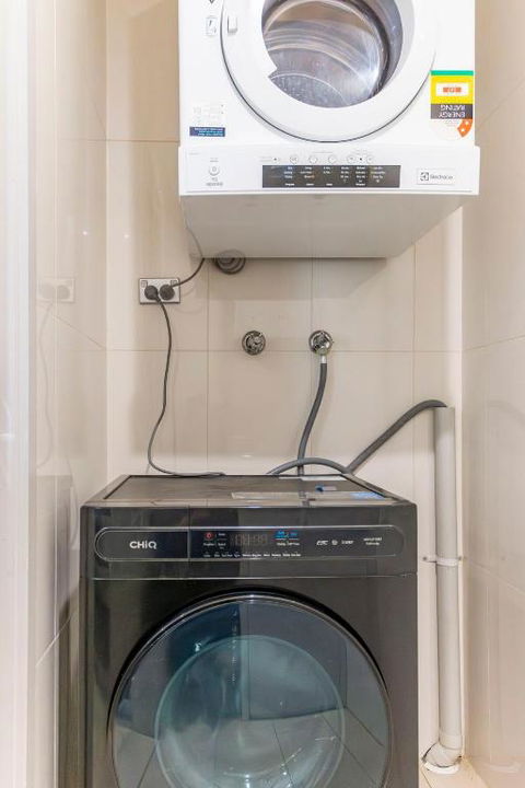 Modern 2B With Loft Bed Parking Central Mascot - Holiday Find 3