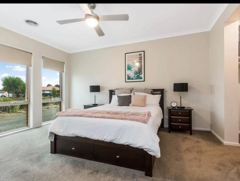 Modern Family Home With Pool - Holiday Find 3