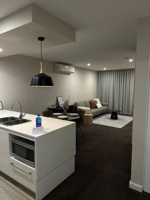 Modern Griffith Apartment - Holiday Find 1