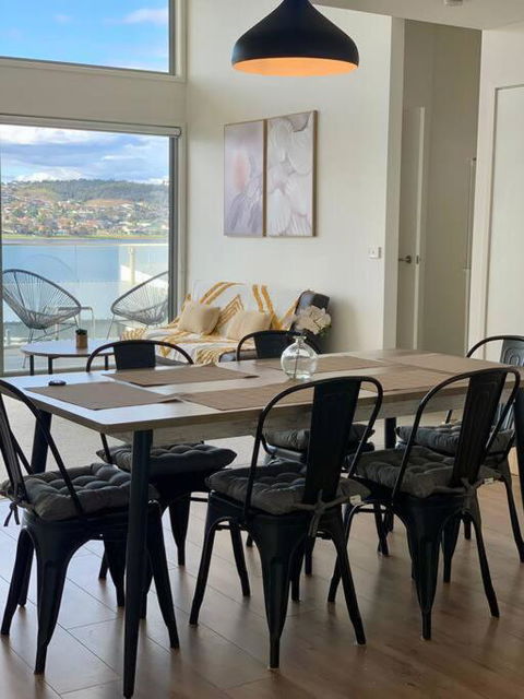 Modern Villa With Water View - Holiday Find 0