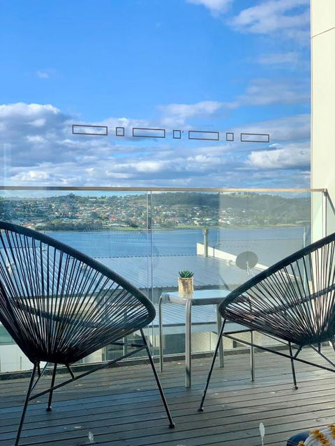Modern Villa With Water View - Holiday Find 2