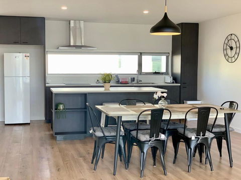 Modern Villa With Water View - Holiday Find 1