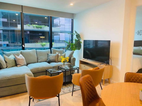 Moody Moon Apartment @ Sky Garden - Glen Waverley - Holiday Find 2