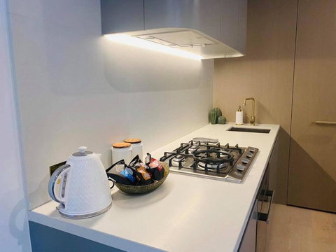 Moody Moon Apartment @ Sky Garden - Glen Waverley - Holiday Find 3