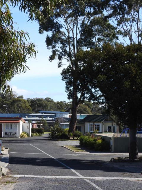 Moomba Holiday And Caravan Park - Holiday Find 0