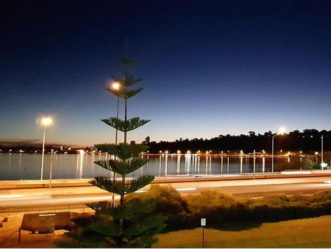 Moon River, South Perth - Holiday Find 1