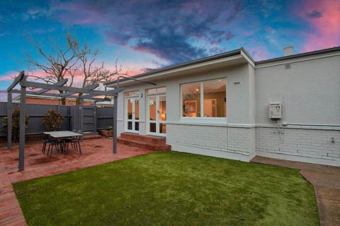 Morris And Eaton Cottages - 3BR WiFi Parking - Holiday Find 0