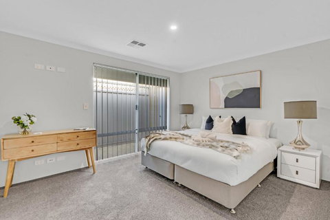 MOSS1 - Bunbury Chic Villa Retreat By The Beach - Holiday Find 2