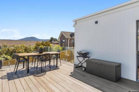 Mountain View Villa-close To Shops-10min To CBD - Holiday Find 0