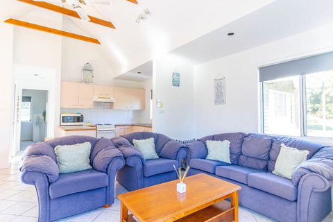 Nannys Beach House - Holiday Find 3