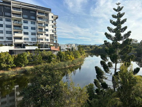 Near New 4br Townhouse Next To Shopping Mall - Holiday Find 0