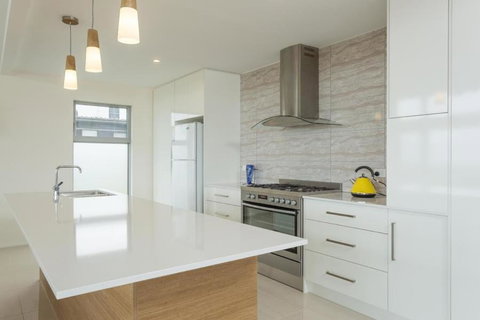 Neighbour Avenue Goolwa Beach - Wi-Fi & Linen Included - Holiday Find 2