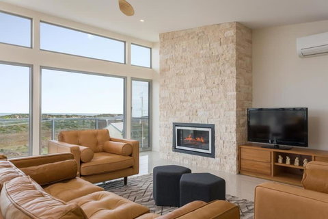 Neighbour Avenue Goolwa Beach - Wi-Fi & Linen Included - Holiday Find 1