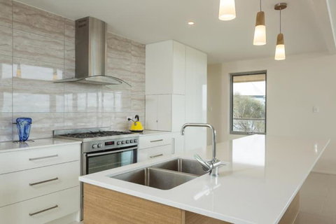 Neighbour Avenue Goolwa Beach - Wi-Fi & Linen Included - Holiday Find 3