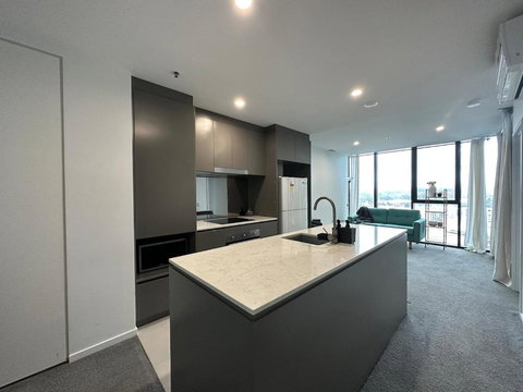 New & Rated Free Spa, Gym, Parking & More - Holiday Find 0