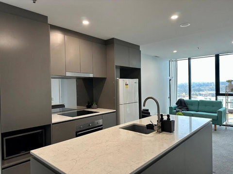 New & Rated Free Spa, Gym, Parking & More - Holiday Find 3