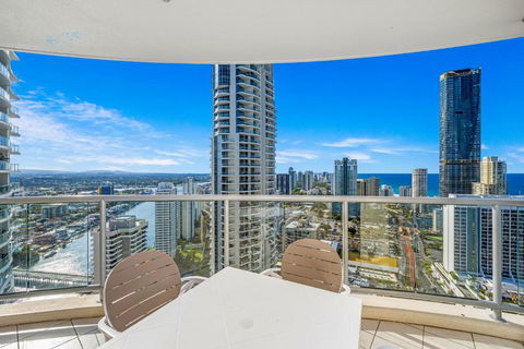 NEW Chevron Ocean Views Central Surfers. - Holiday Find 1