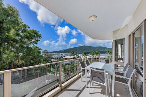 NEW! Gorgeous 2BR Apartment With Stunning Ocean Views! - Holiday Find 2