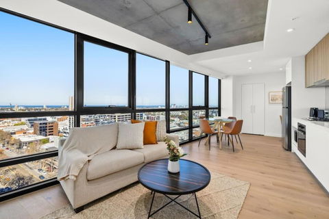 NEW Sensational Southbank Lux - Holiday Find 0