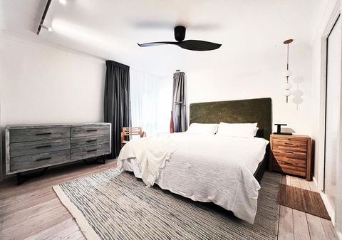 NEW Serene Modern Oasis - Holiday Find 1