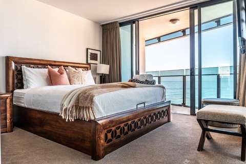 New Soul Luxe Retreat Surfers Paradise W Carpark - Holiday Find 3