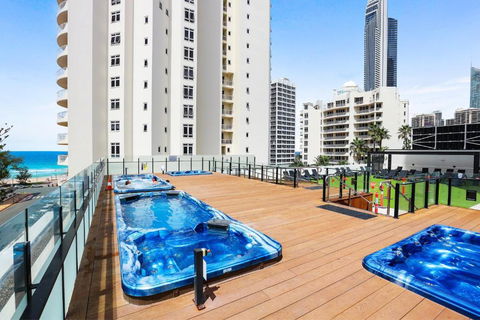 NEW Stunning Central Surfers Studio Apartment. - Holiday Find 2