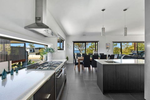 NEW - Sunrise Waters Holiday House - Holiday Find 1