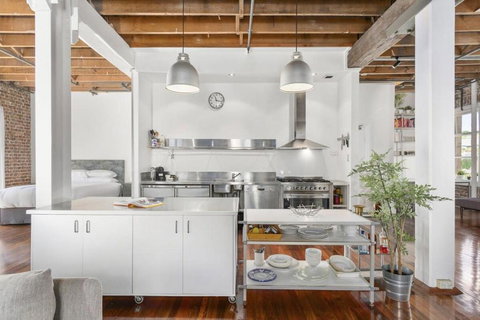 New York-Style Loft In Sydney CBD With City Views - Holiday Find 2